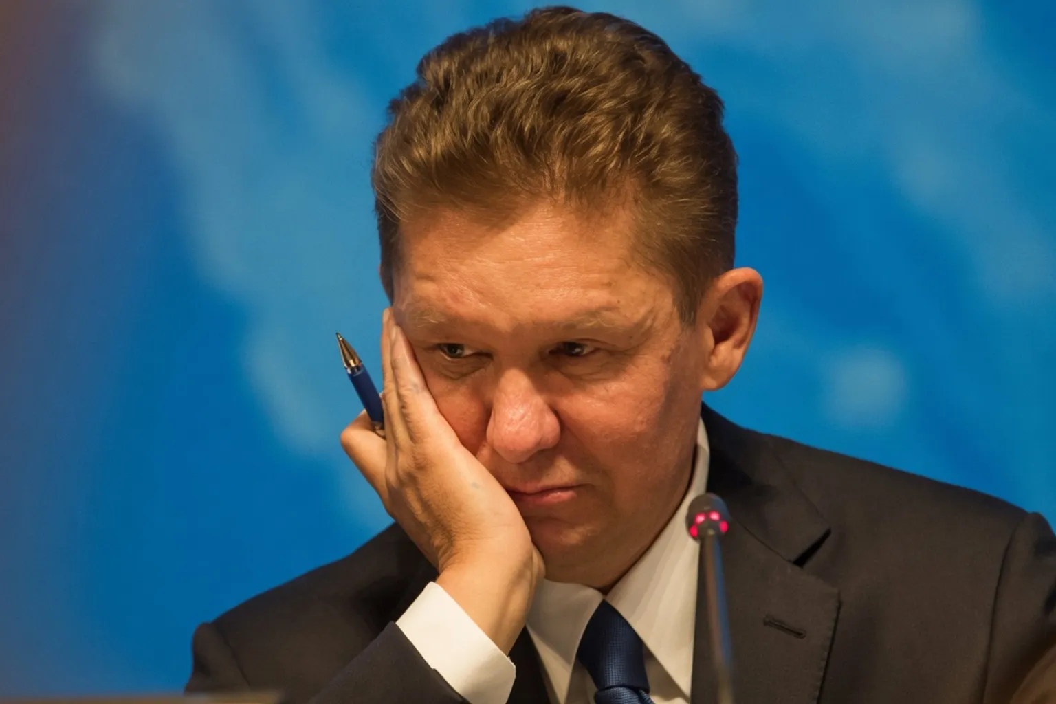 Акции Газпрома дешевле 100 рублей: анализ причин обвала и рисков для частного инвестора