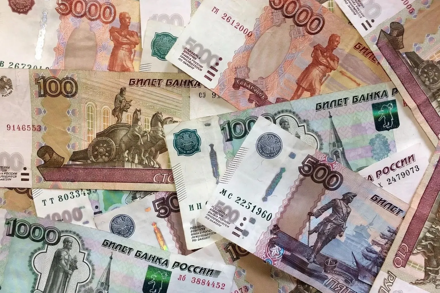 Блокировки в ЭКСИ-Банке и МТС Деньги: почему клиенты теряют доступ к счетам