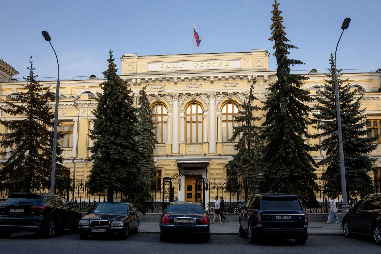 Мониторинг отраслевых финансовых потоков: снижение платежей в июле